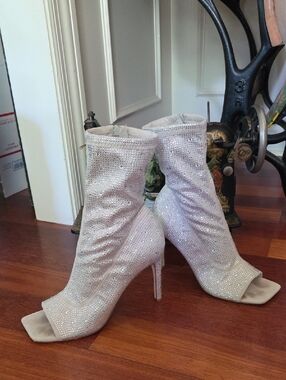 Madden Girl Silver/Irridescent Crystal Peep-Toe Ankle Boots 10M